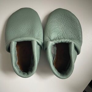 Starry Knight leather moccasin size 6